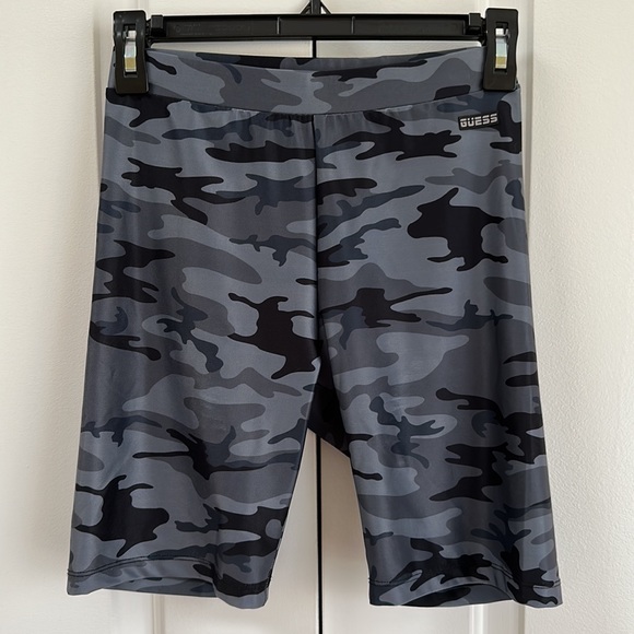 GUESS Workout Set - Picture 5 of 9